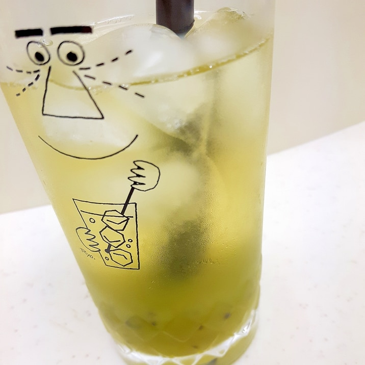 簡単(^^)水出し緑茶とキウイソースのドリンク♪